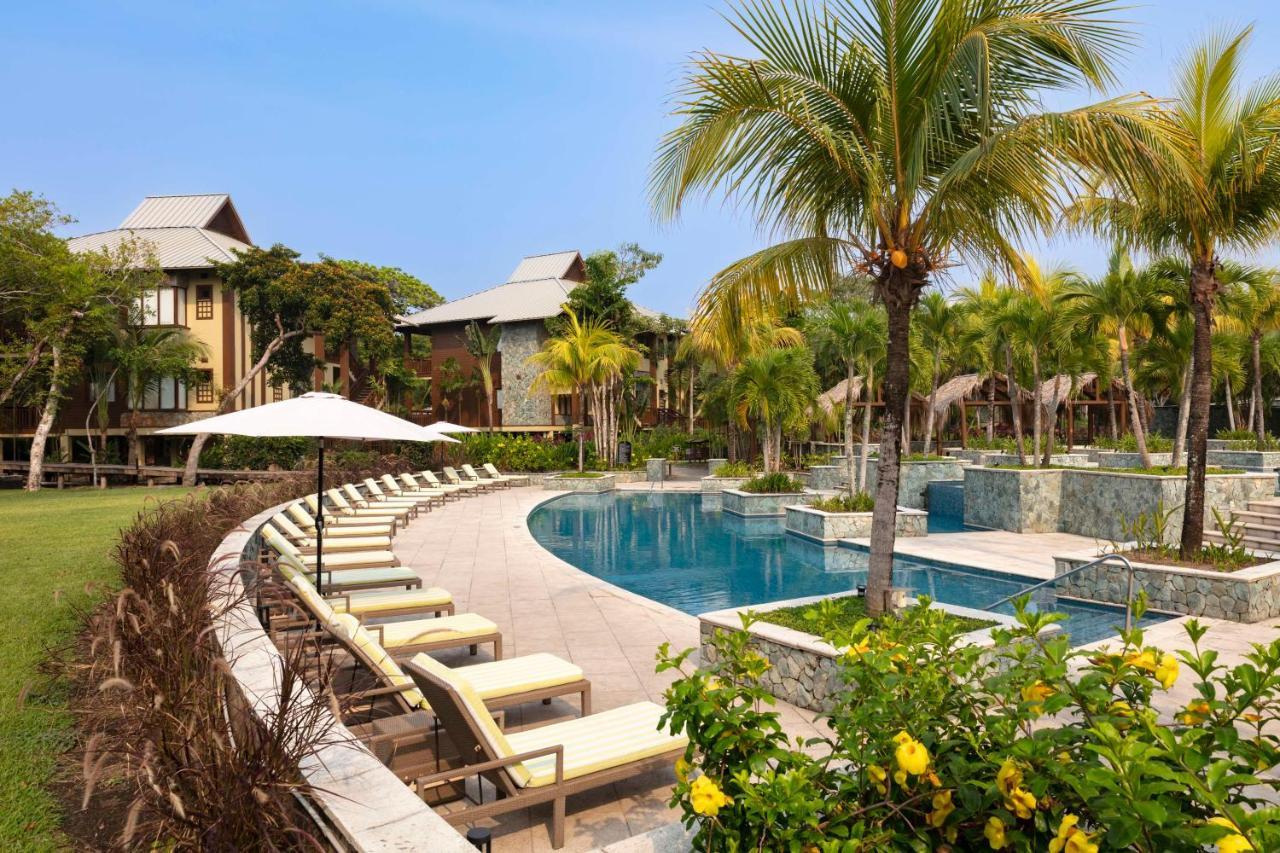 Indura Beach & Golf Resort Curio Collection By Hilton Tela Exterior photo