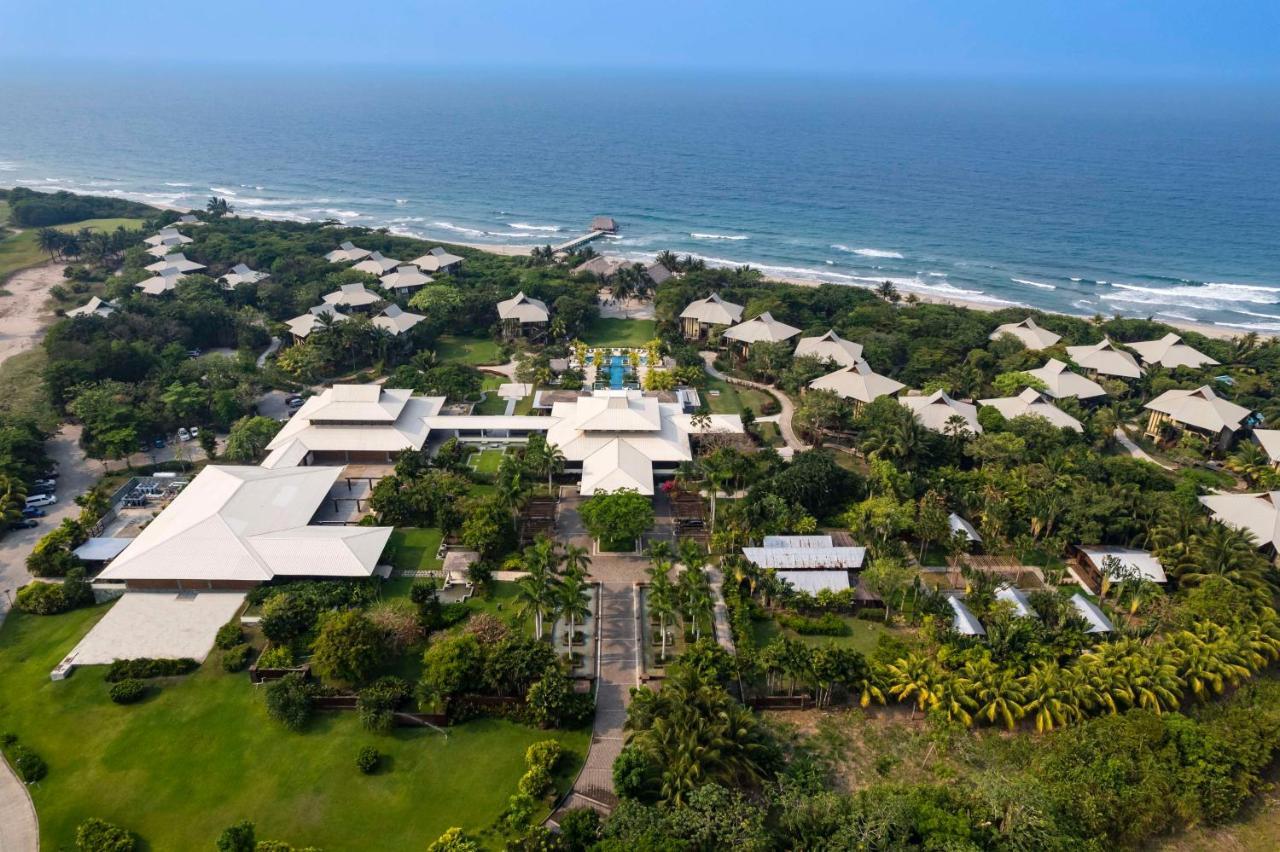 Indura Beach & Golf Resort Curio Collection By Hilton Tela Exterior photo