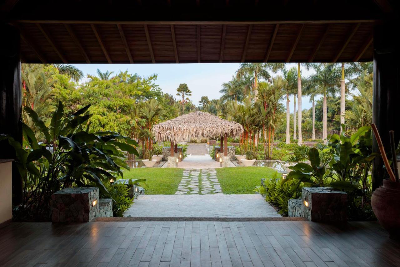 Indura Beach & Golf Resort Curio Collection By Hilton Tela Exterior photo