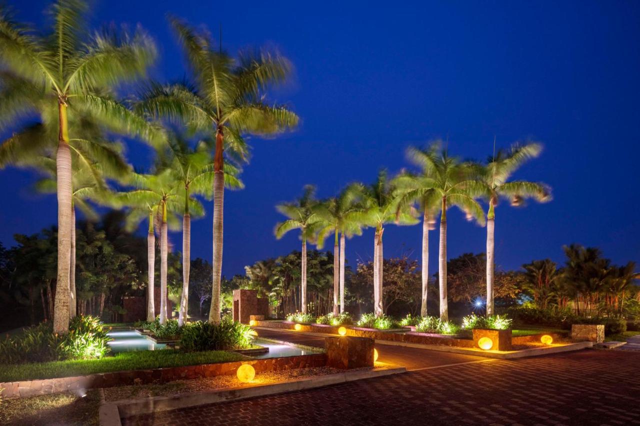 Indura Beach & Golf Resort Curio Collection By Hilton Tela Exterior photo