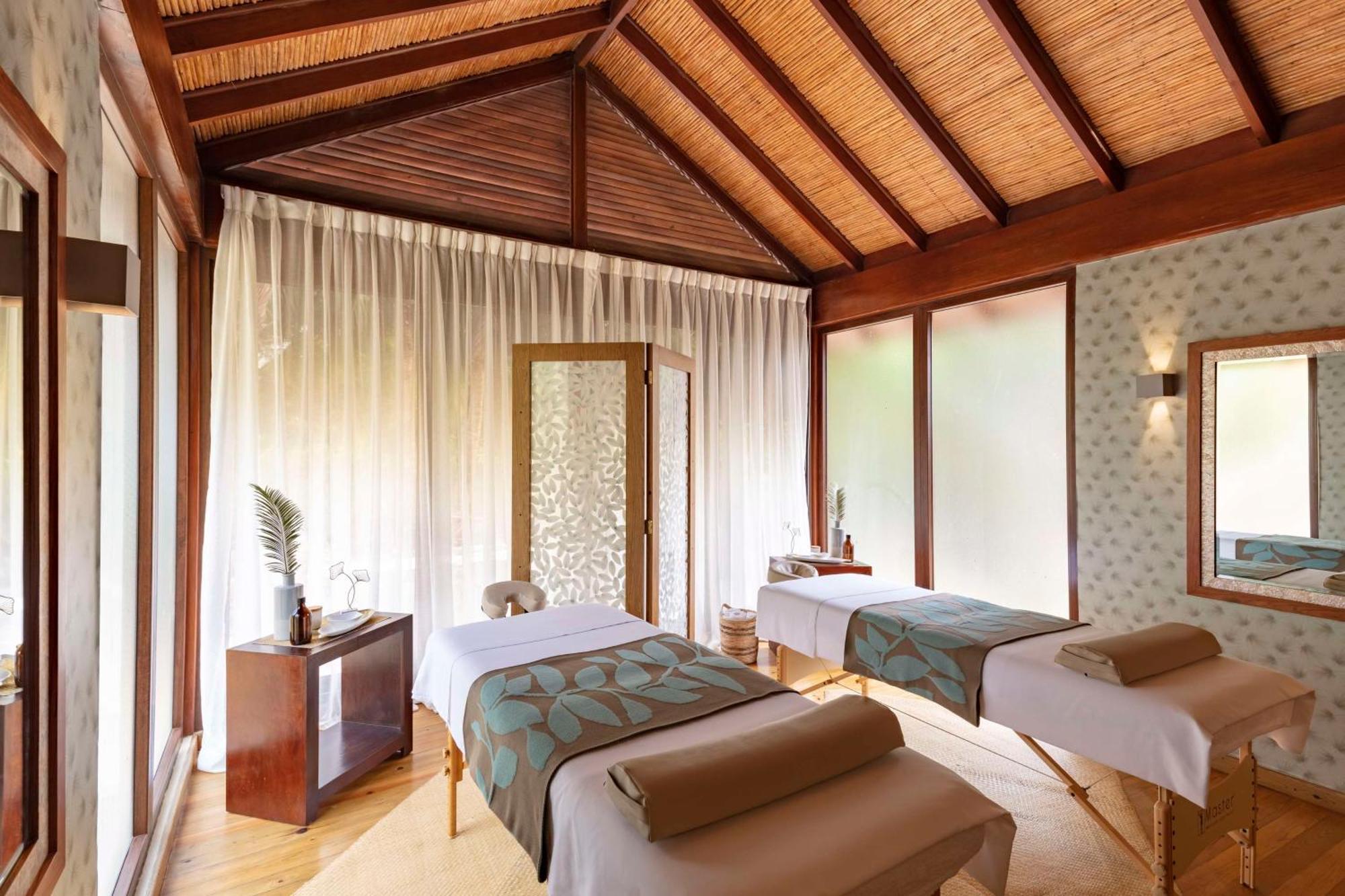 Indura Beach & Golf Resort Curio Collection By Hilton Tela Exterior photo