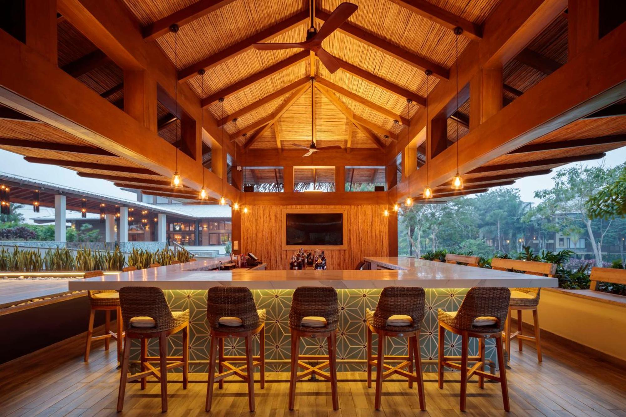 Indura Beach & Golf Resort Curio Collection By Hilton Tela Exterior photo